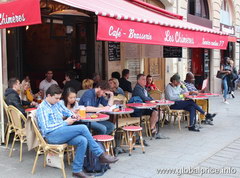 Prices in coffee shops and bakeries in Paris, Cafe bakery outside
